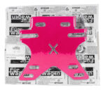 Porta Placa Universal 3-1/16 Premium Rosa Neón Furwagen - Imagen 3